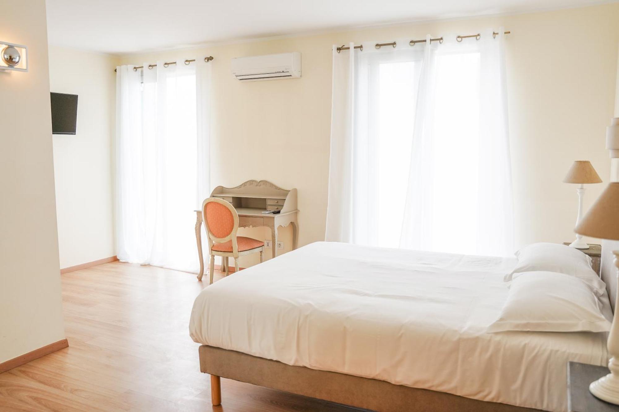Castellu Hotel ลูเชียนา ภายนอก รูปภาพ