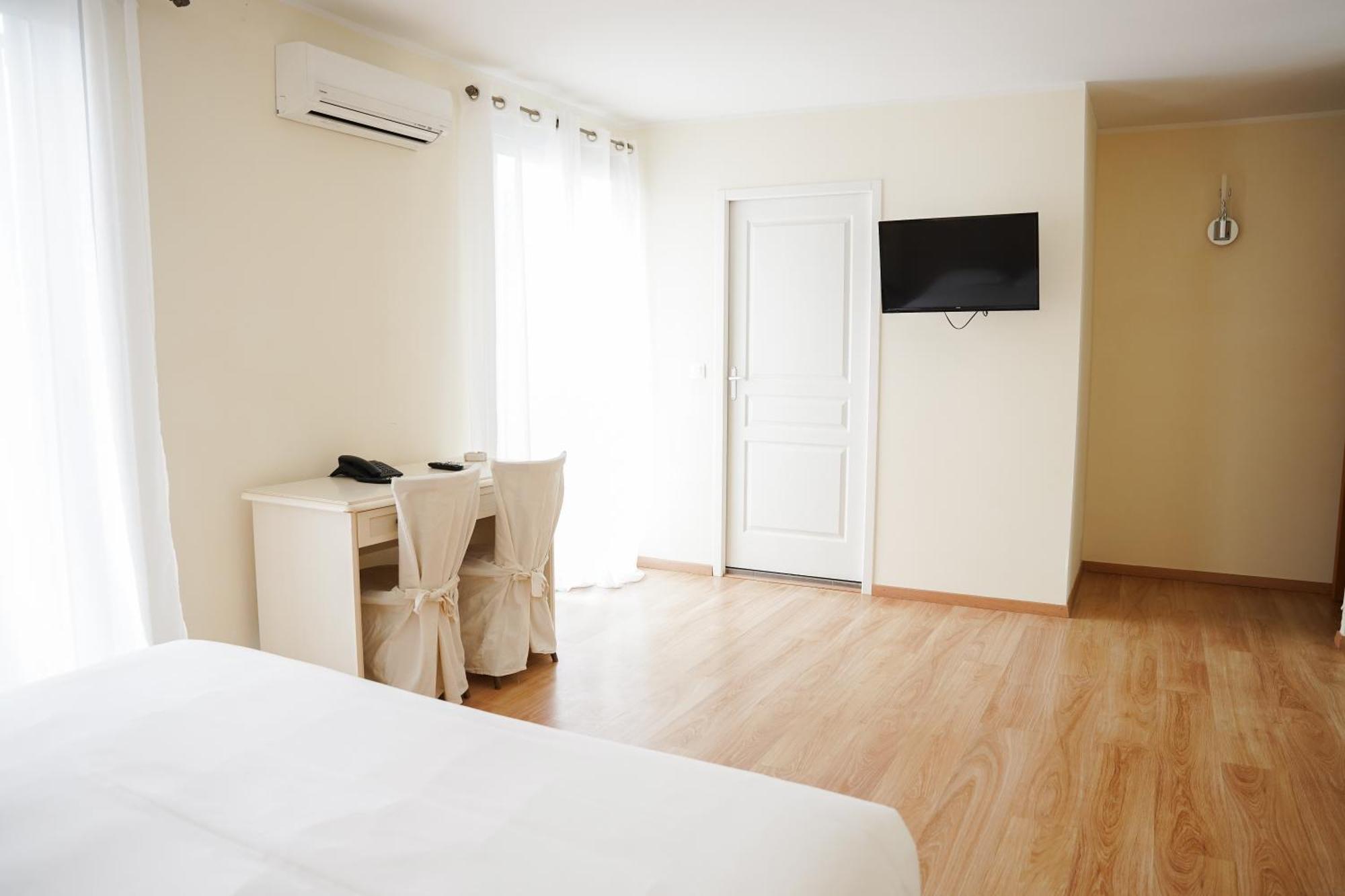 Castellu Hotel ลูเชียนา ภายนอก รูปภาพ